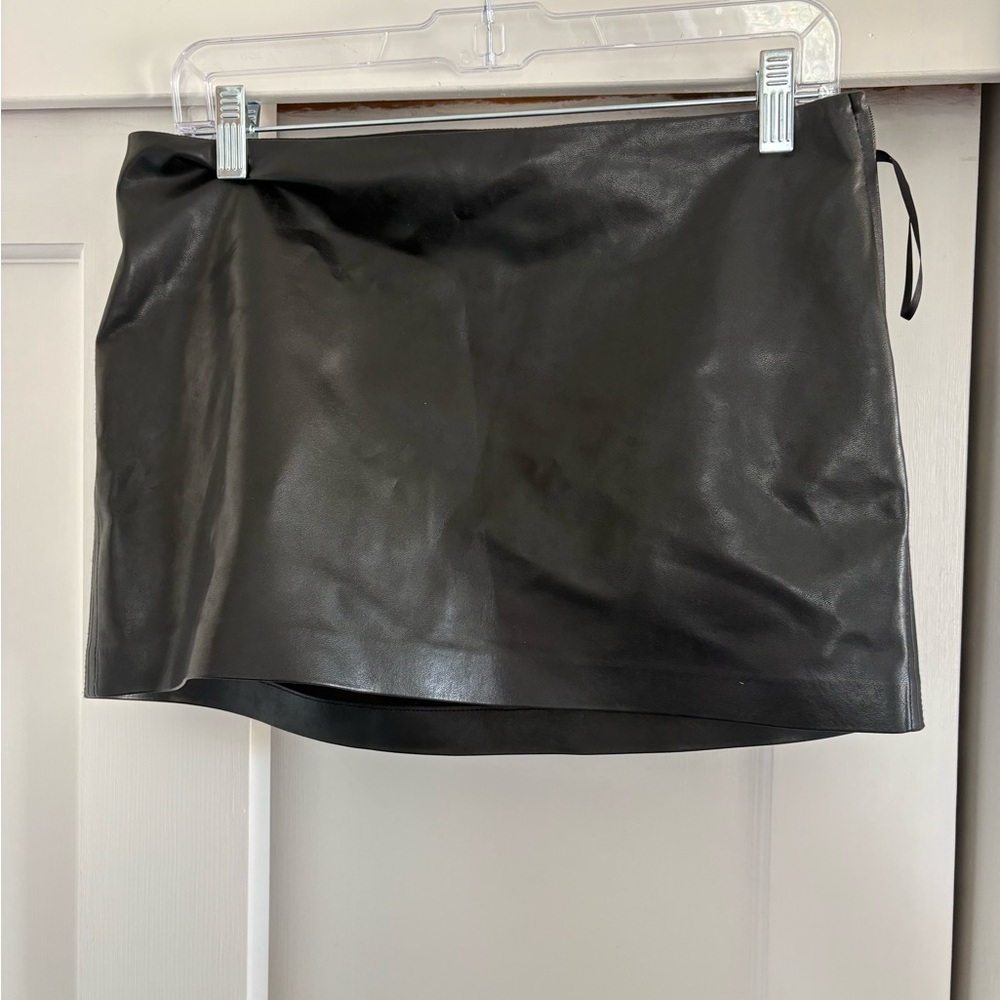 Aritzia Deity Micro Skort - Picture 4 of 7